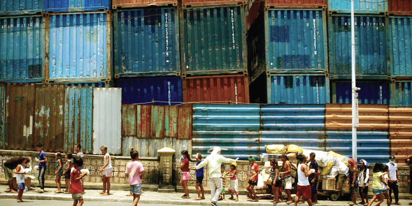 Residents of a poor district in Manila try their best to observe social distancing in this photo taken last year. (Photo: Social Watch Philippines) Residents of a poor district in Manila try their best to observe social distancing in this photo taken last year. (Photo: Social Watch Philippines)